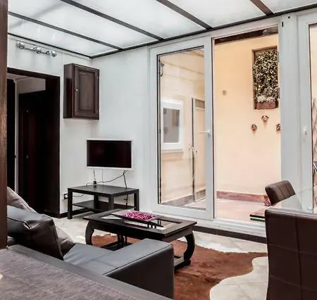 Interno 1 Apartment