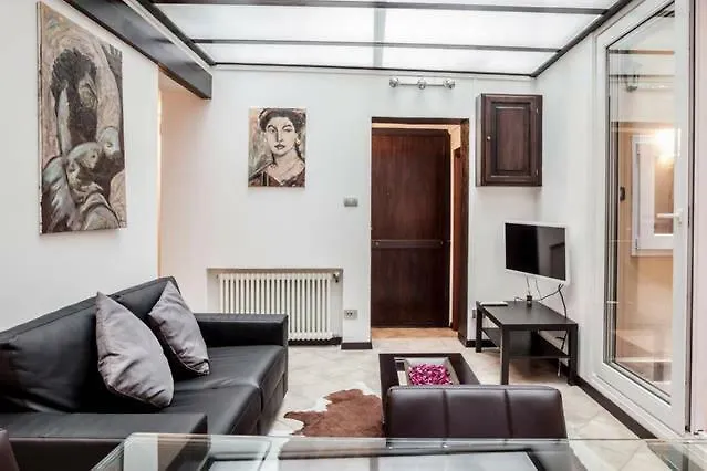 Interno 1 * בולוניה